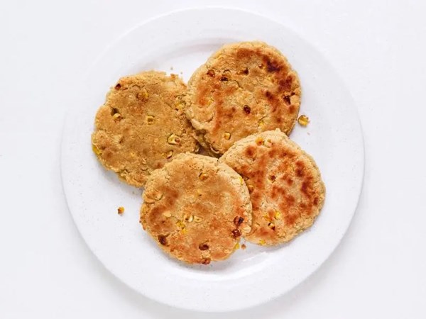 Corn and cheddar arepas