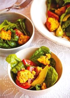 Corn bread, tomato and avocado salad 