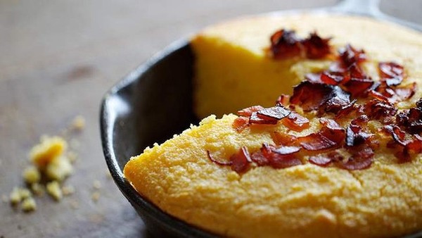 Corn bread with bacon