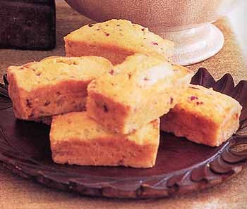 Corn bread with fennel seeds, dried cranberries, and golden raisins