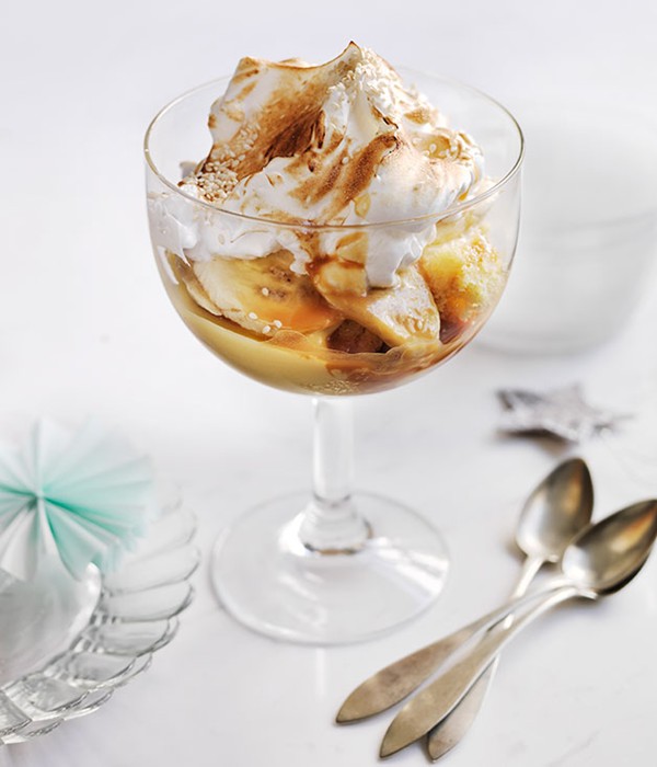 Corn cake trifle with butterscotch, bananas and toasted meringue