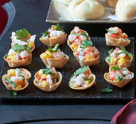 Corn cups with prawns, mango & chillies