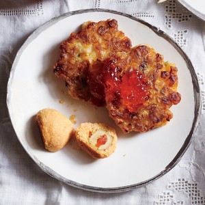 Corn fritters with jalapeño jelly