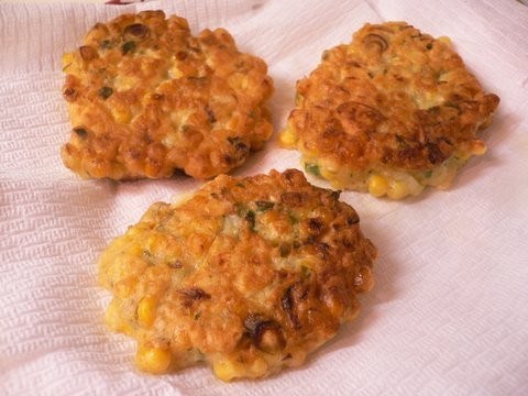 Corn fritters with sweet chilli sauce