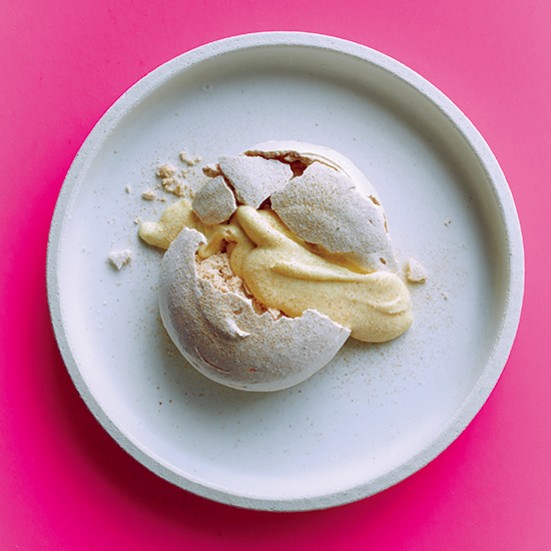 Corn husk meringue and corn mousse (Merengue de totomoxtle y mousse de