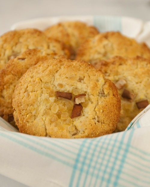 Corn muffins with pear and candied ginger