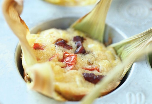 Corn-pancetta puddings in corn husk baskets
