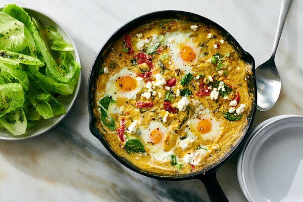 Corn polenta with baked eggs