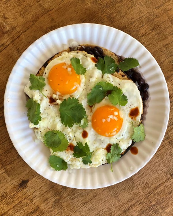 Corn tortillas with black beans and fried eggs (Huevos y frijoles)