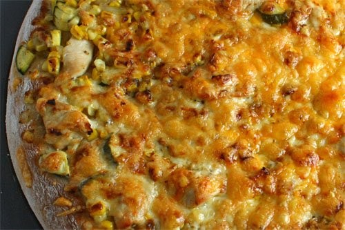 Corn, zucchini and chicken pizza