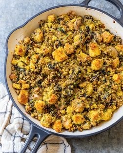 Cornbread-oyster stuffing with thyme and fennel