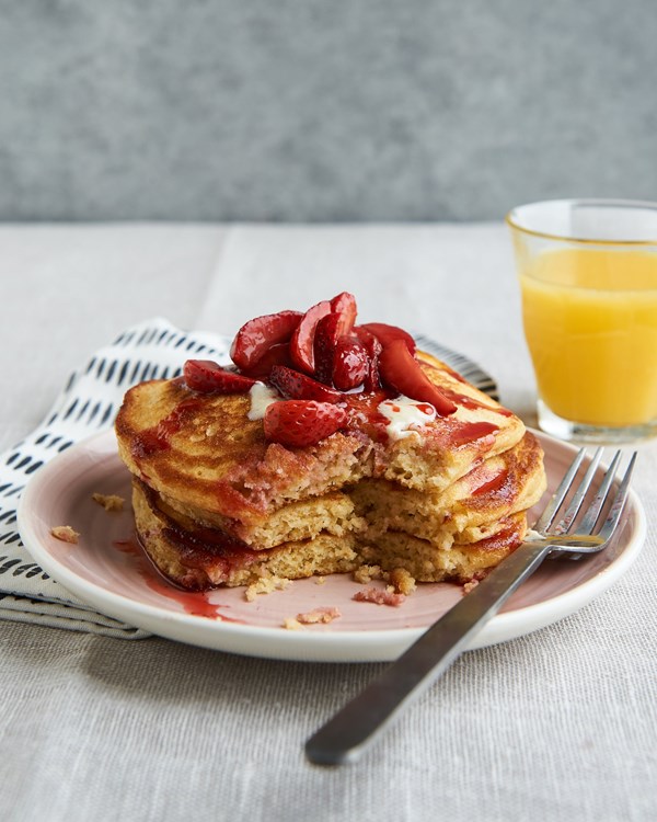 Cornbread pancakes with strawberry compote