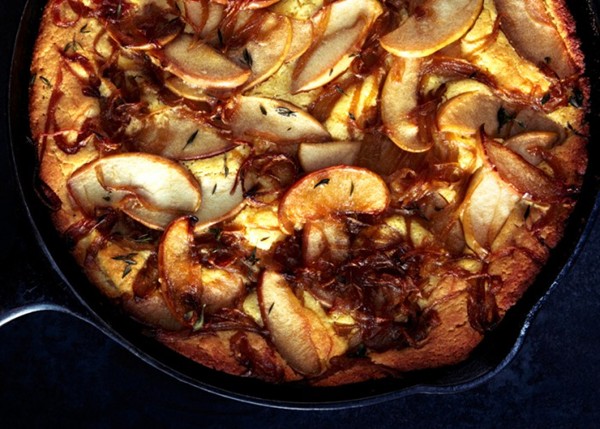 Cornbread with caramelized apples and onions