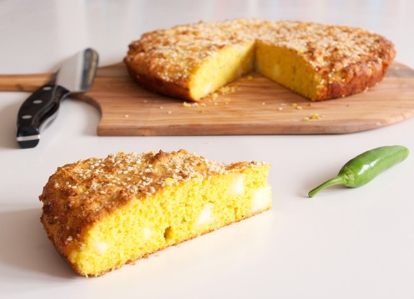 Cornbread with jalapeño and halloumi