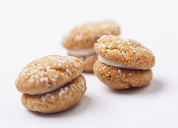 Cornish fairings with sweet cream cheese mousse