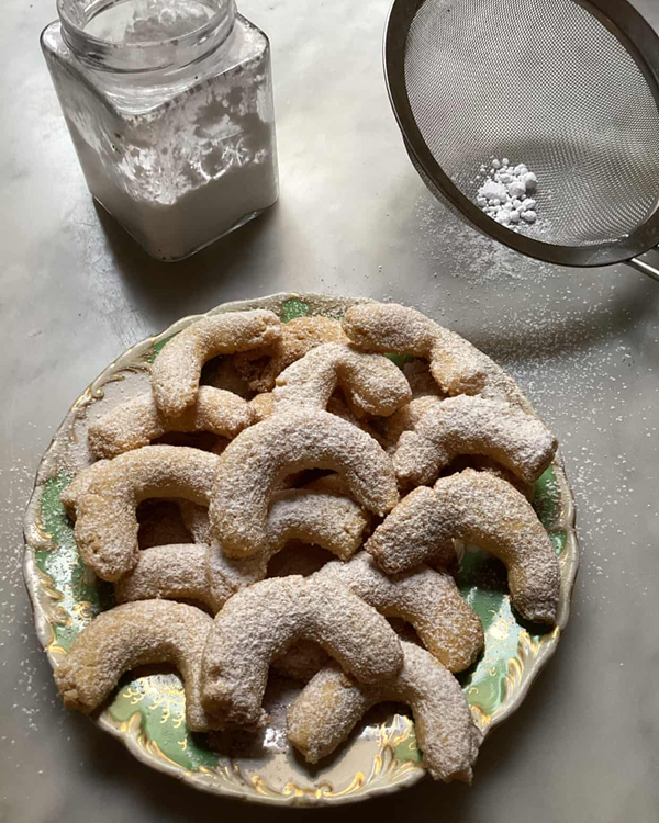 Cornmeal and butter biscuits