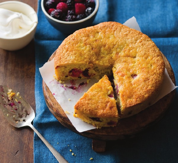 Cornmeal cake with fresh corn and berries