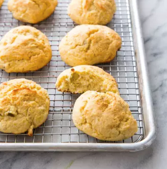 Cornmeal drop biscuits with black pepper