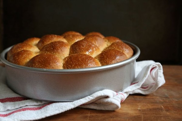 Cornmeal molasses rolls