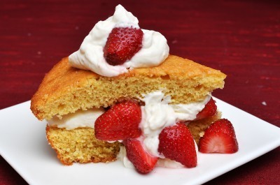 Cornmeal skillet cake with strawberries