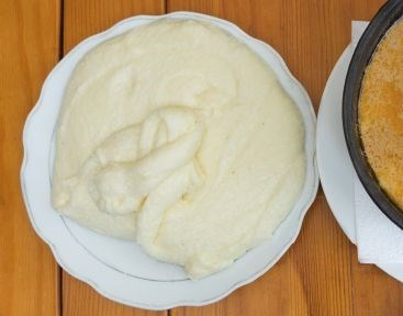 Cornmeal with cheese (Elarji)