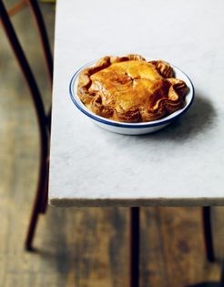Cotswold Gold chicken and leek pie