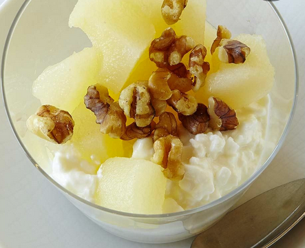 Cottage cheese & pear parfait