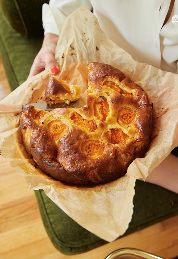 (Cottage) cheese cake with apricots