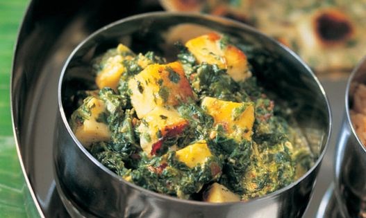 Cottage cheese in spinach purée (Sag paneer)