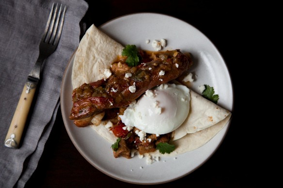 Country-style eggs topped with pork and green chile (Huevos rancheros)
