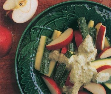 Courgette and apple in hazelnut sauce (Taratorlu kabak)
