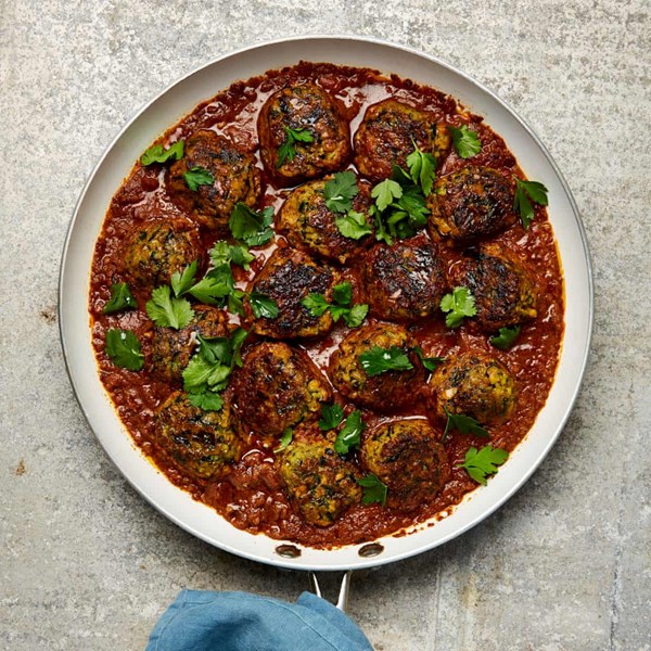 Courgette and chickpea 'meatballs' in tomato sauce