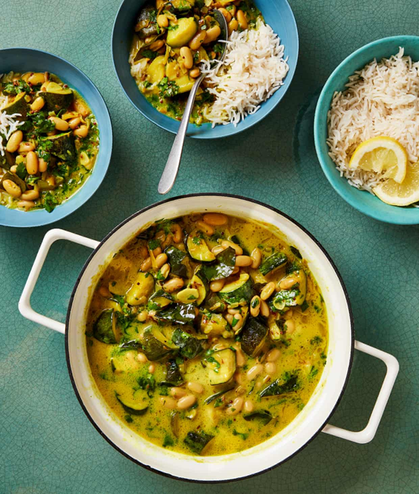 Courgette and white bean curry