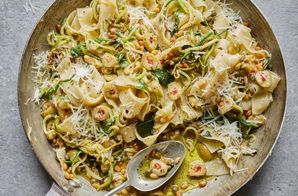 Courgette, olive & basil pasta