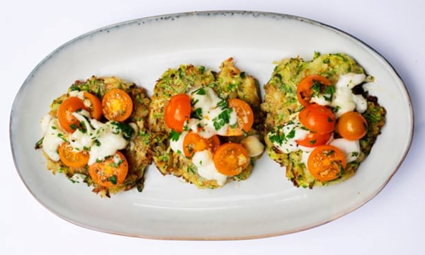 Courgette rösti with burrata and tomatoes