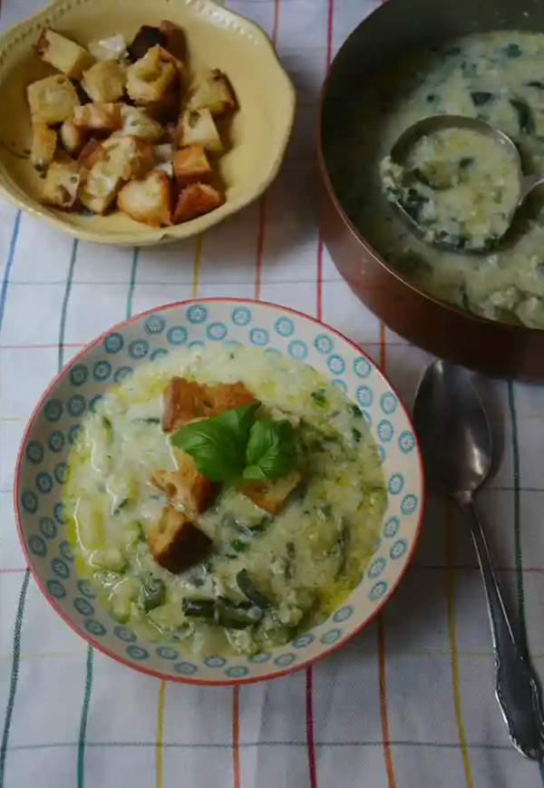Courgette soup with Parmesan, egg and croutons