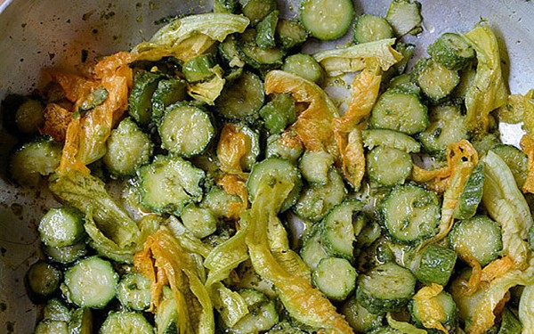 Courgettes cooked in olive oil (Zucchine al tegame)