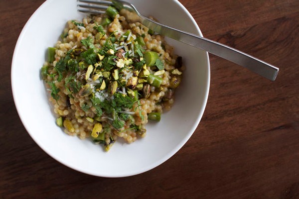 Couscous with asparagus, chervil & white wine