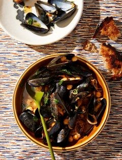 Cozze, cecci, chorizo