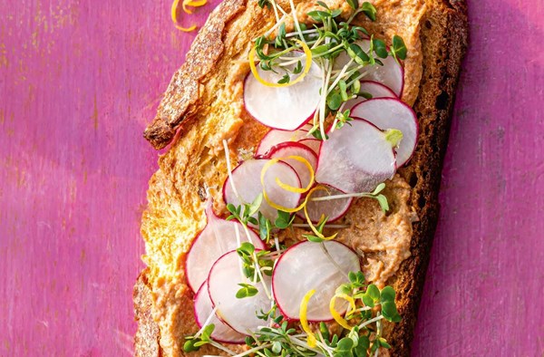 Crab & radish [toast]