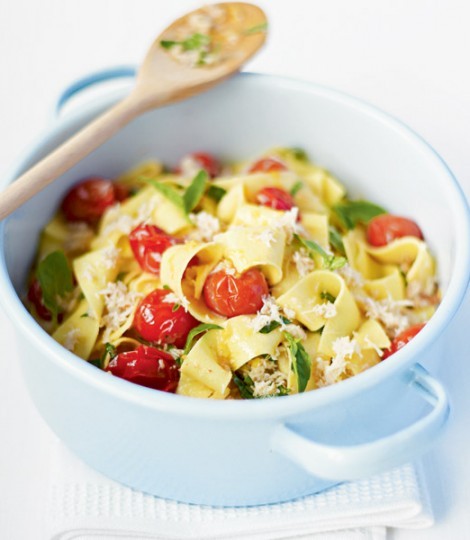 Crab and cherry tomato pasta with basil and lemon