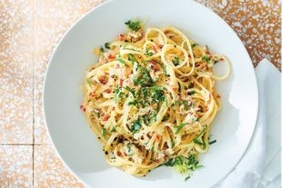 Crab and chilli linguine
