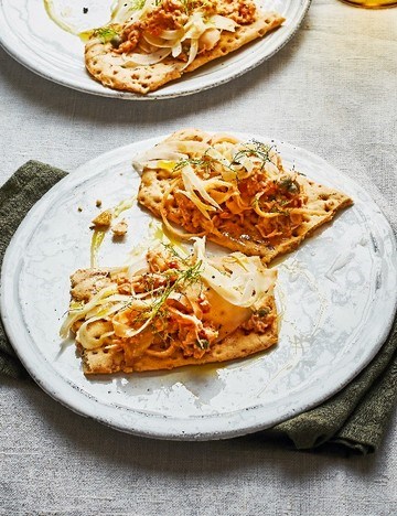 Crab and fennel toasts