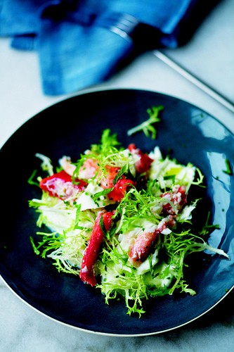Crab and mozzarella salad with mint and lemon dressing