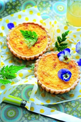 Crab and saffron tarts