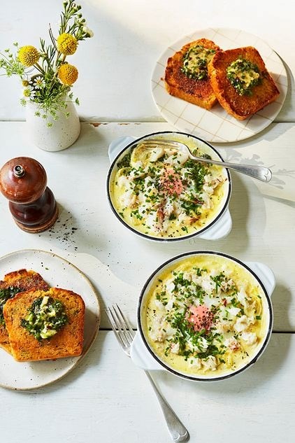 Crab baked eggs