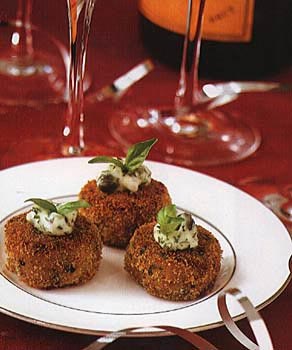 Crab cakes with chive and caper sauce