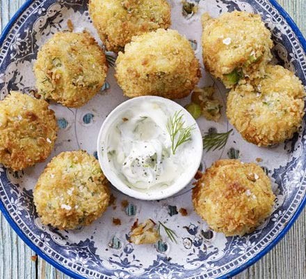 Crab cakes with dill mayonnaise