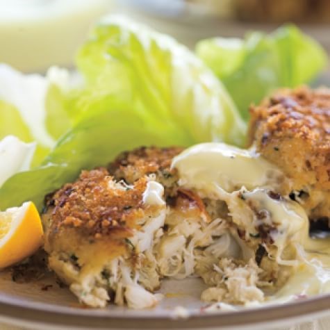 Crab cakes with lemon aioli 