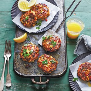Crab cakes with lemon butter